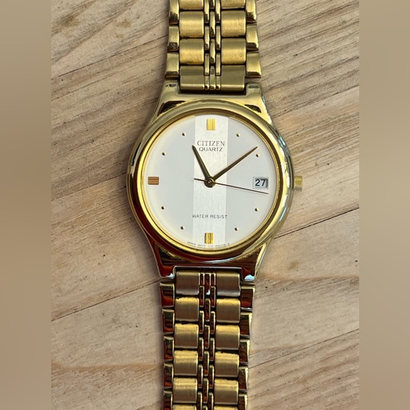 Citizen Men’s Watch Gold Round Dial, Bracelet, Hands, Markers, Date Window - Picture 3 of 13